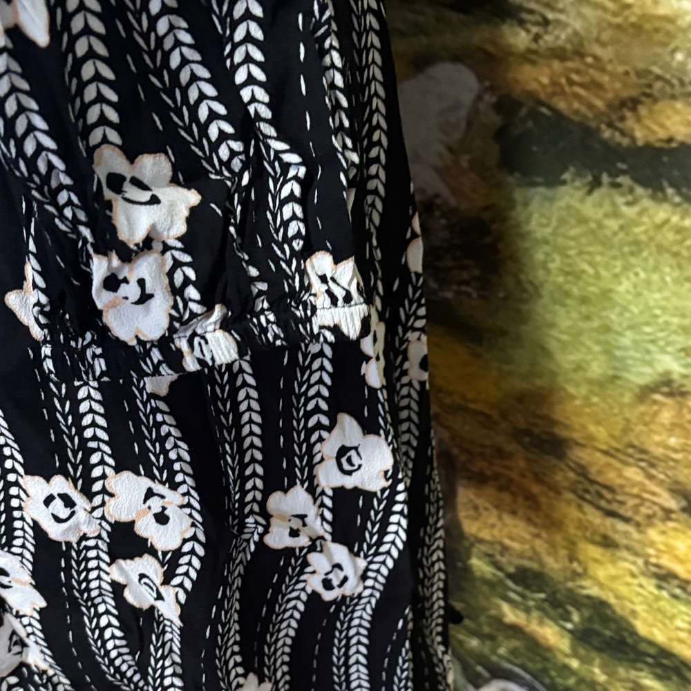 Express Black and White Floral Dress - Picture 2 of 8